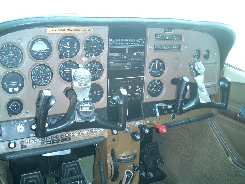 Cessna 182 - Cockpit