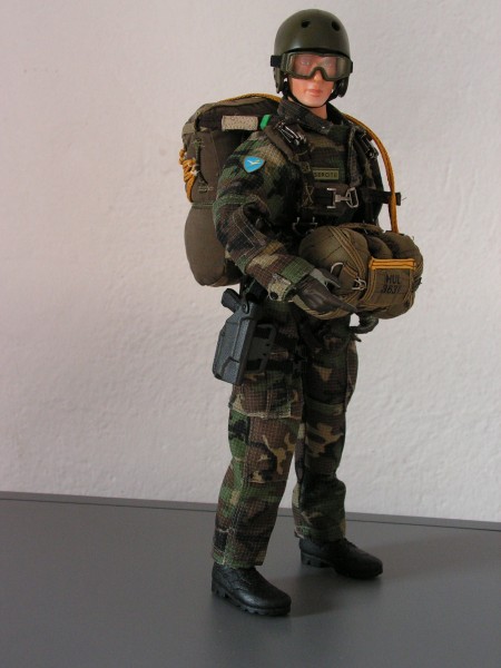 Figurino Parà In Assetto Lancio Vincolato